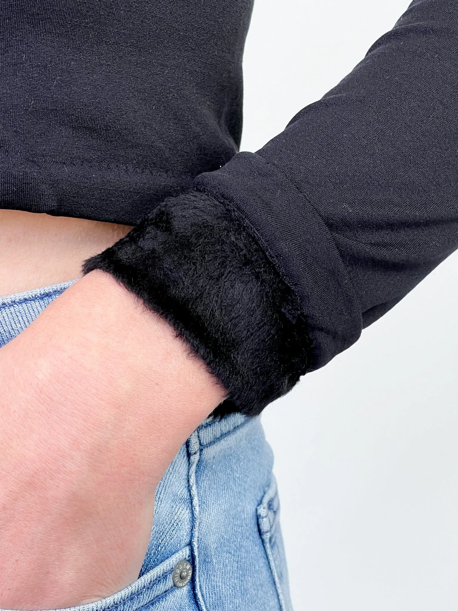 Reagan - Long Sleeve Faux Fur Crop Top (Black)